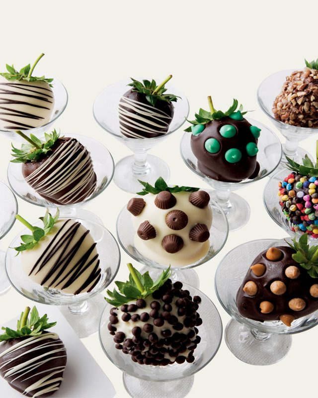 Chocolate Strawberries with Toppings